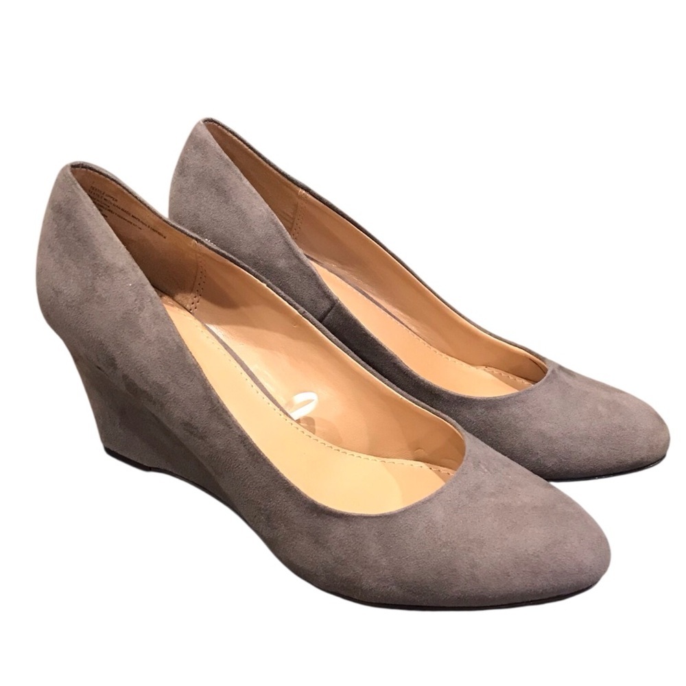 Merona Gray Faux Suede Wedges 3” Heels Slip-on Round Toe Women's sz 7 Pump NWOT